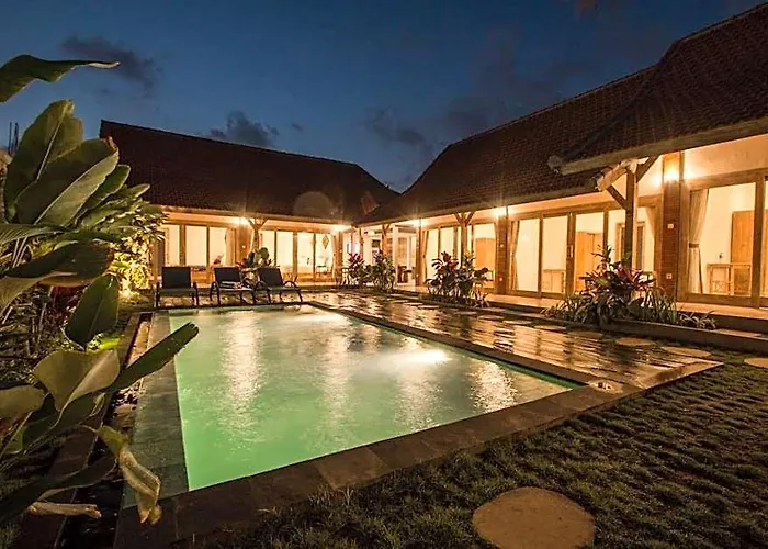 Peaceful Fancy Twin Bed With Pool In Canggu